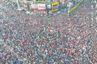 খণ্ড খণ্ড মিছিল থেকে জনসমুদ্র