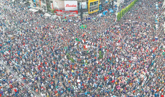 খণ্ড খণ্ড মিছিল থেকে জনসমুদ্র