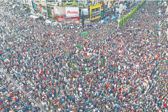 খণ্ড খণ্ড মিছিল থেকে জনসমুদ্র